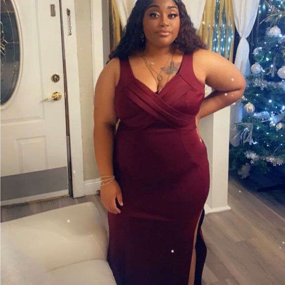 Burgundy dress - Picture 4 of 4